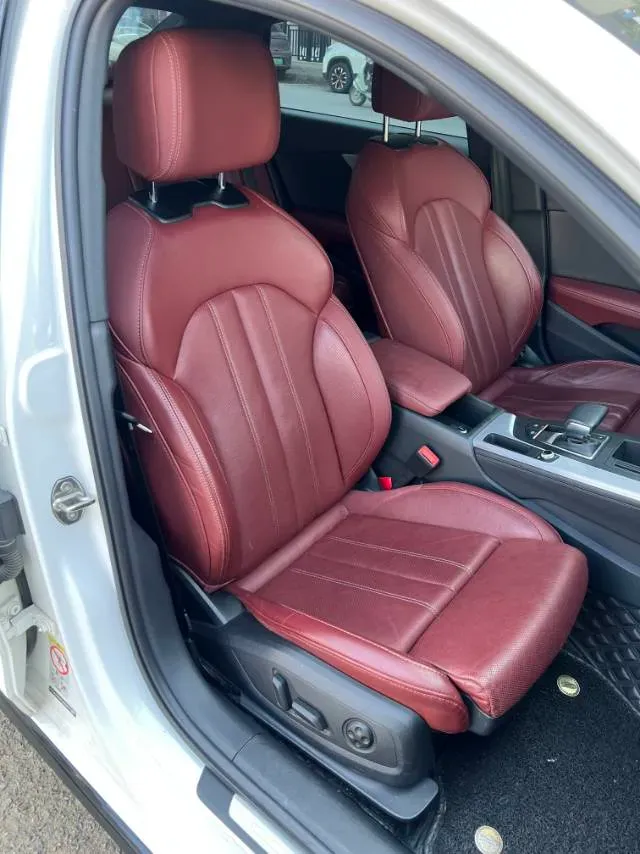 2023 Audi A4L 2.0T 190HP L4 7DCT,autocango,china used car exporter,china ev exporter,chinese used car exporter,chinese used ev exporter