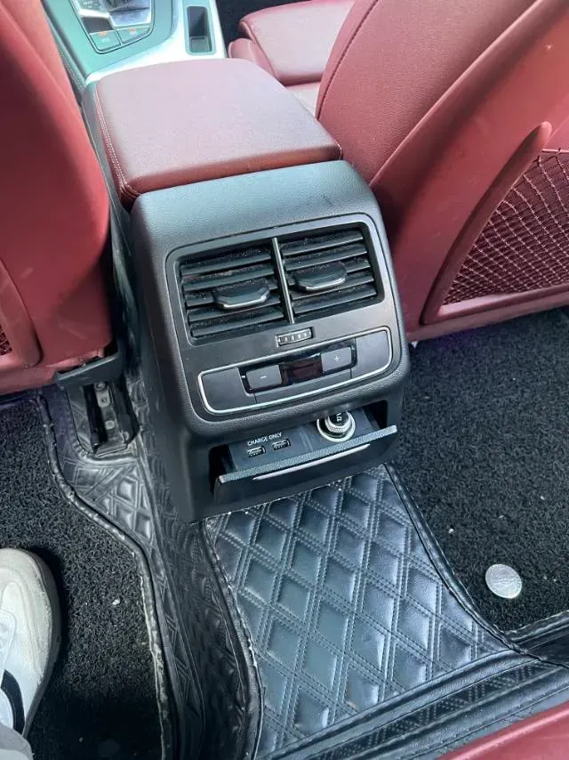 2023 Audi A4L 2.0T 190HP L4 7DCT,autocango,china used car exporter,china ev exporter,chinese used car exporter,chinese used ev exporter