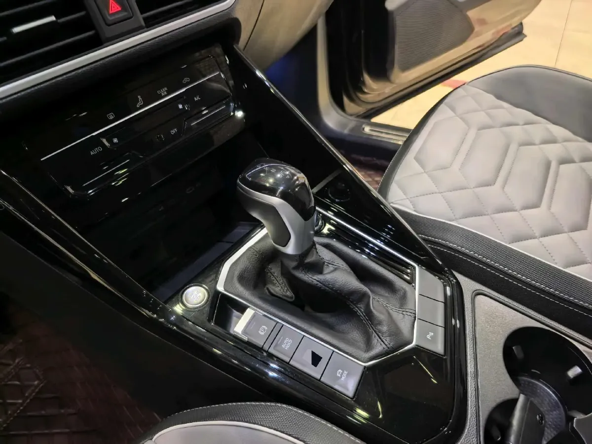 2024 Volkswagen Tayron 1.5T 160HP L4 7DCT,autocango,china used car exporter,china ev exporter,chinese used car exporter,chinese used ev exporter