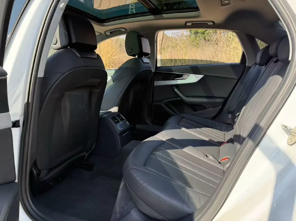 2020 Audi A4L 2.0T 190HP L4 7DCT,autocango,china used car exporter,china ev exporter,chinese used car exporter,chinese used ev exporter