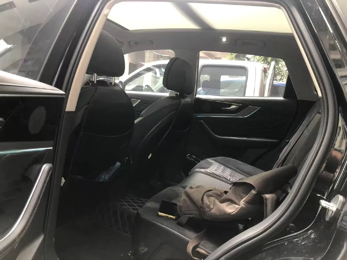 2022 HongQi HS5 2.0T 224HP L4 6AT,autocango,china used car exporter,china ev exporter,chinese used car exporter,chinese used ev exporter