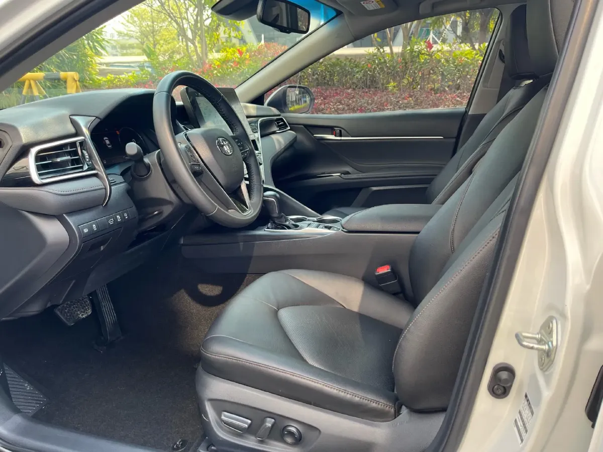 2021 Toyota Camry 2.5L 209HP L4 8AT,autocango,china used car exporter,china ev exporter,chinese used car exporter,chinese used ev exporter