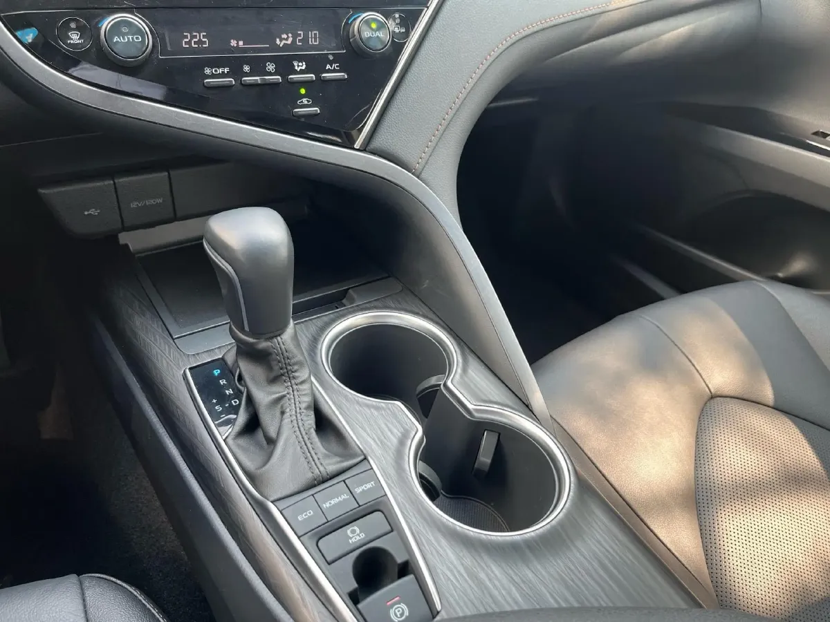 2021 Toyota Camry 2.5L 209HP L4 8AT,autocango,china used car exporter,china ev exporter,chinese used car exporter,chinese used ev exporter