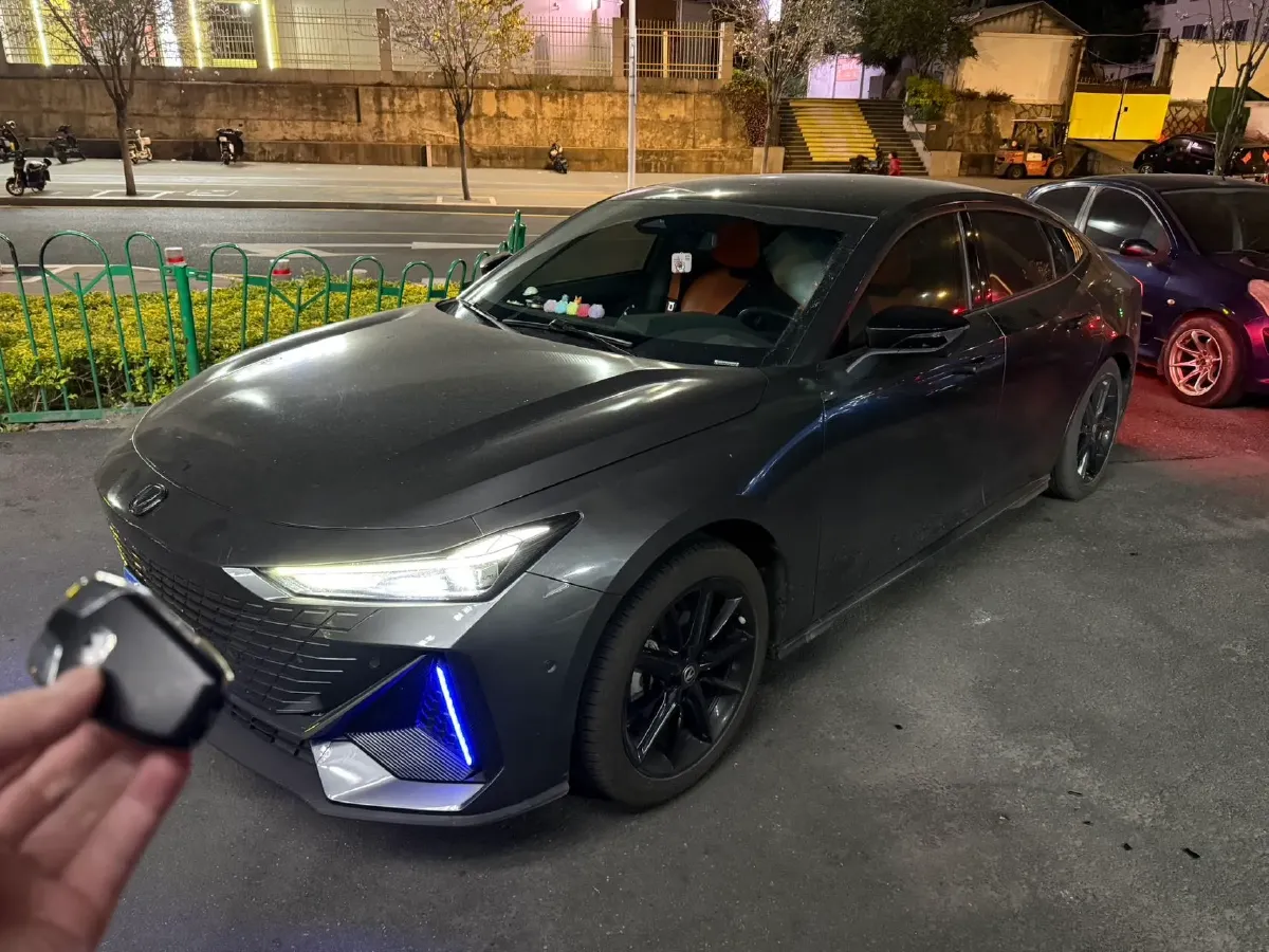 2022 ChangAn UNI-V 1.5T 188HP L4 7DCT,autocango,china used car exporter,china ev exporter,chinese used car exporter,chinese used ev exporter