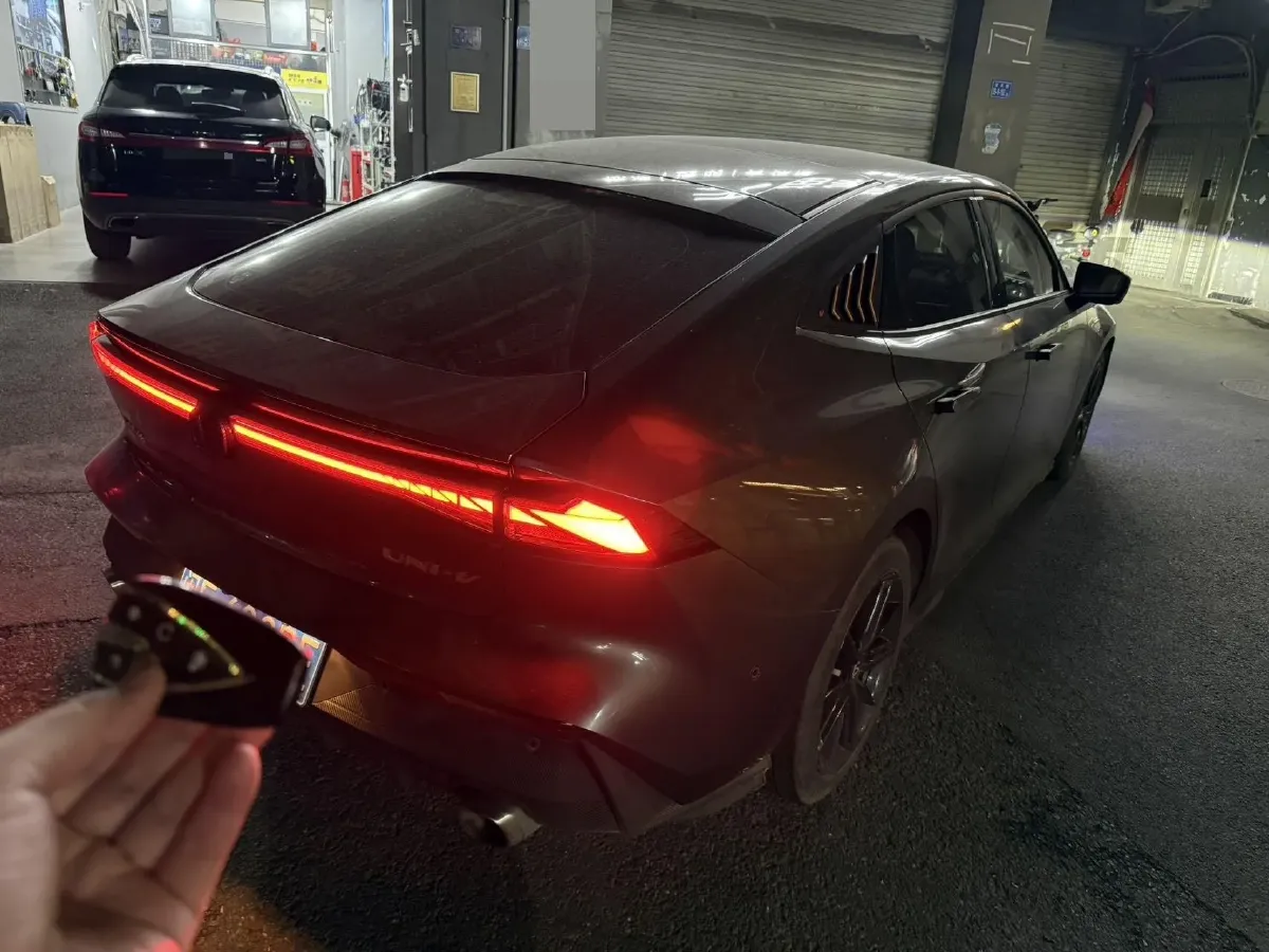 2022 ChangAn UNI-V 1.5T 188HP L4 7DCT,autocango,china used car exporter,china ev exporter,chinese used car exporter,chinese used ev exporter