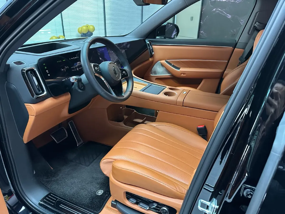 2025 AITO AITO M8 REEV 160HP REEV 53.4KWH,autocango,china used car exporter,china ev exporter,chinese used car exporter,chinese used ev exporter