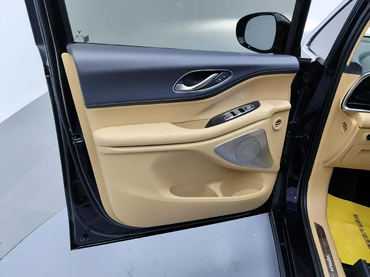 2022 Voyah Dream 1.5T 136HP L4 PHEV 25.57KWH,autocango,china used car exporter,china ev exporter,chinese used car exporter,chinese used ev exporter