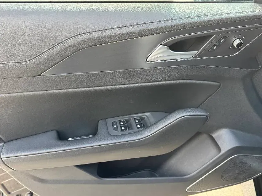 2022 HongQi H5 1.8T 197HP L4 6AT,autocango,china used car exporter,china ev exporter,chinese used car exporter,chinese used ev exporter