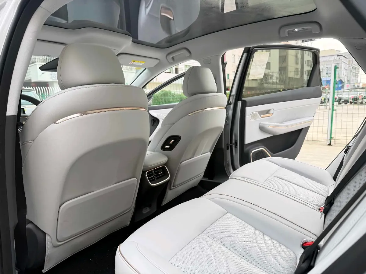 2025 BaoJun XiangJing 1.5T 143HP L4 1DHT PHEV,autocango,china used car exporter,china ev exporter,chinese used car exporter,chinese used ev exporter