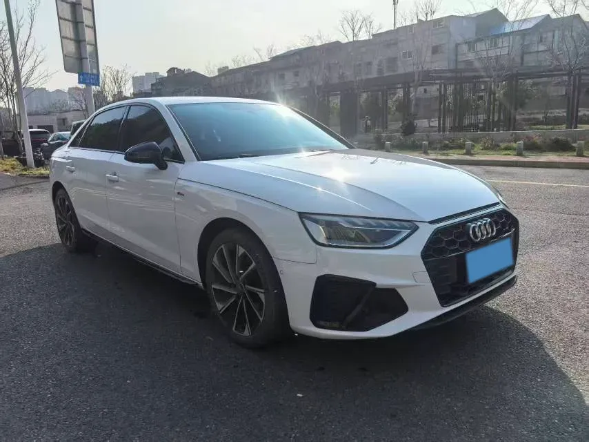2022 Audi A4L 2.0T 190HP L4 7DCT,autocango,china used car exporter,china ev exporter,chinese used car exporter,chinese used ev exporter