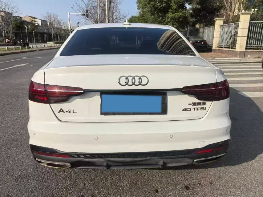 2022 Audi A4L 2.0T 190HP L4 7DCT,autocango,china used car exporter,china ev exporter,chinese used car exporter,chinese used ev exporter