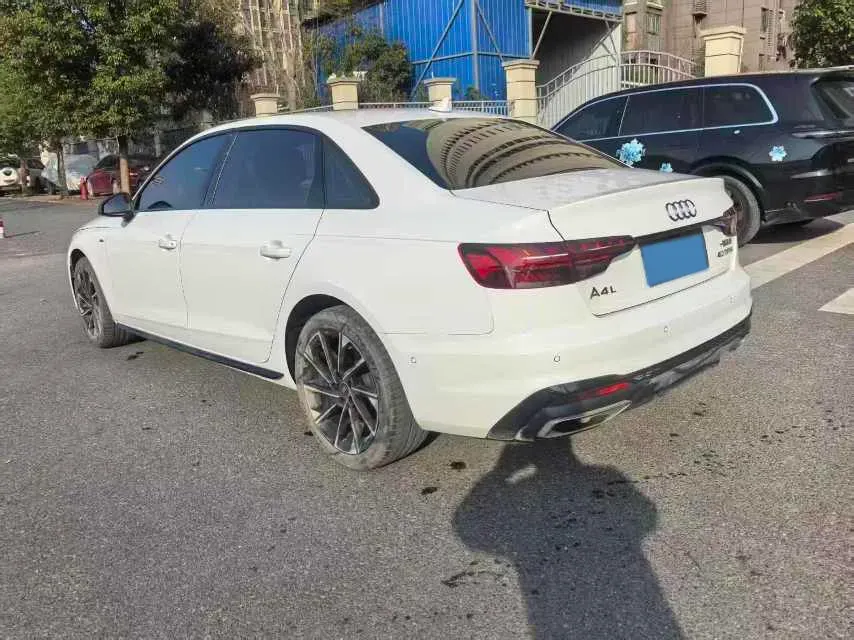 2022 Audi A4L 2.0T 190HP L4 7DCT,autocango,china used car exporter,china ev exporter,chinese used car exporter,chinese used ev exporter