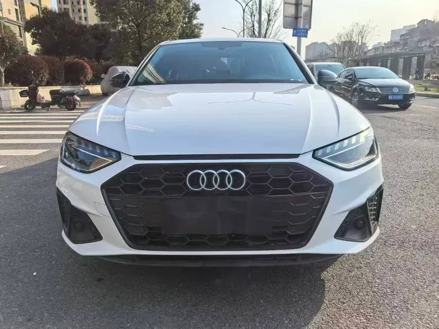 2022 Audi A4L 2.0T 190HP L4 7DCT,autocango,china used car exporter,china ev exporter,chinese used car exporter,chinese used ev exporter