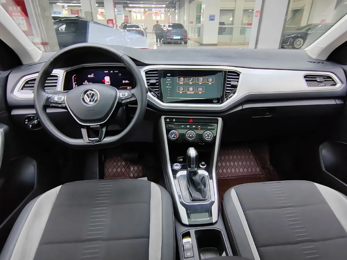 2022 Volkswagen T-Roc 1.4T 150HP L4 7DCT,autocango,china used car exporter,china ev exporter,chinese used car exporter,chinese used ev exporter