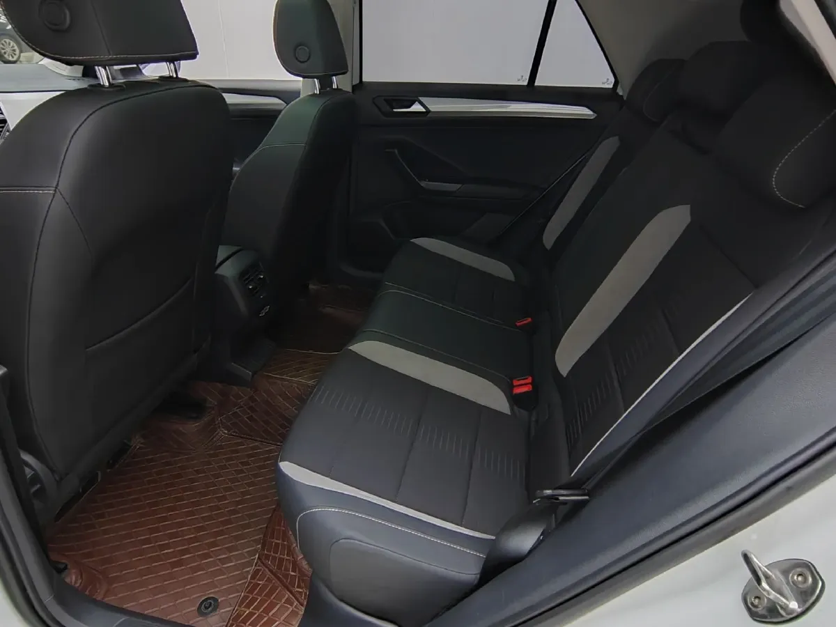 2022 Volkswagen T-Roc 1.4T 150HP L4 7DCT,autocango,china used car exporter,china ev exporter,chinese used car exporter,chinese used ev exporter