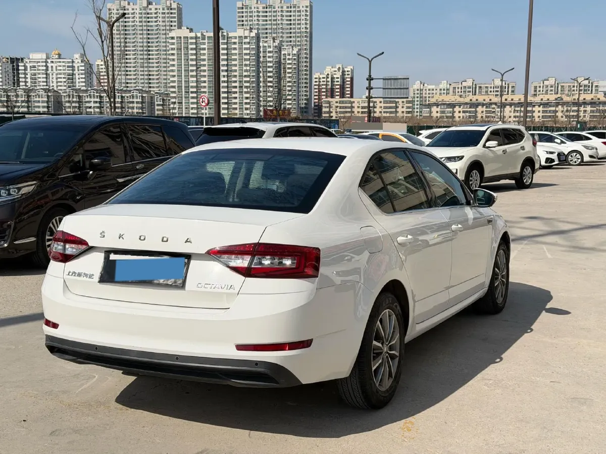 2020 Skoda Octavia 1.5L 113HP L4 6AT,autocango,china used car exporter,china ev exporter,chinese used car exporter,chinese used ev exporter