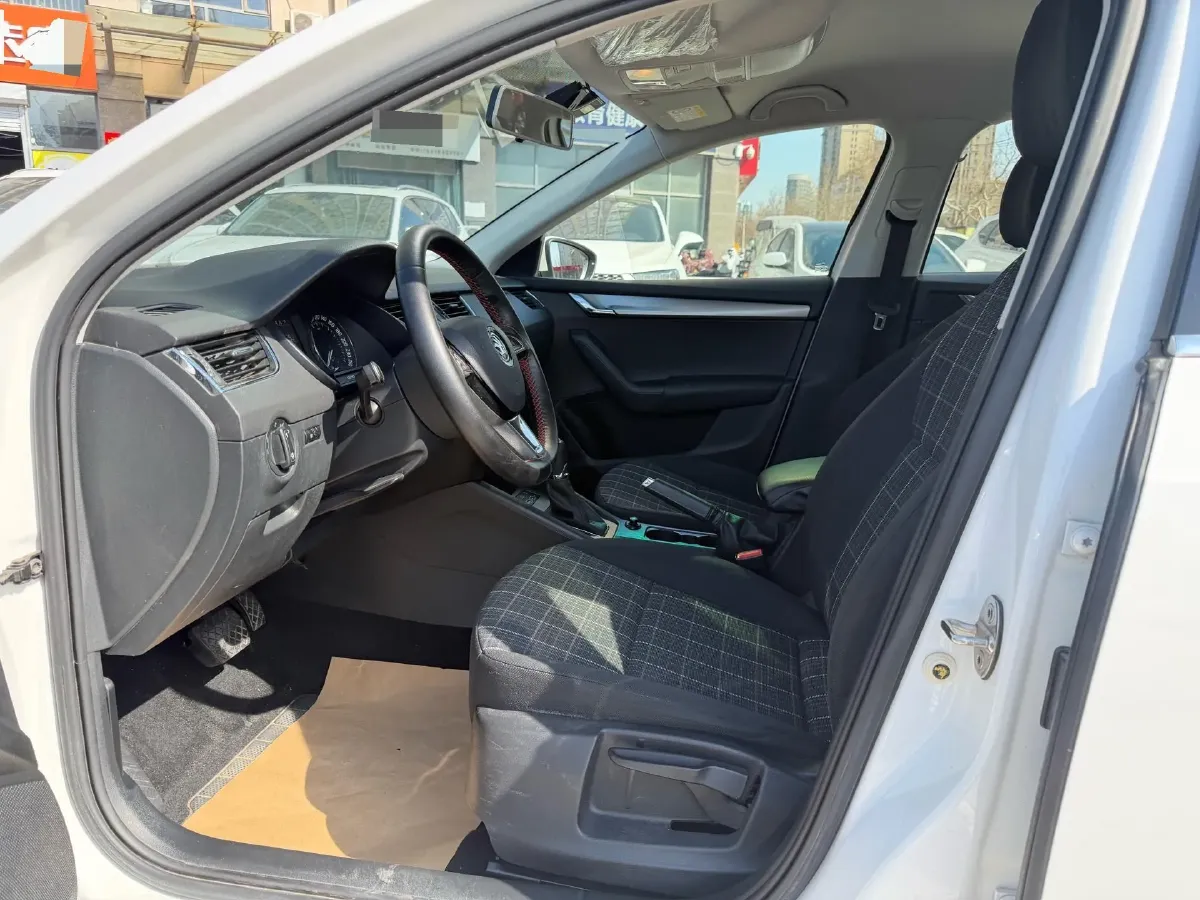 2020 Skoda Octavia 1.5L 113HP L4 6AT,autocango,china used car exporter,china ev exporter,chinese used car exporter,chinese used ev exporter