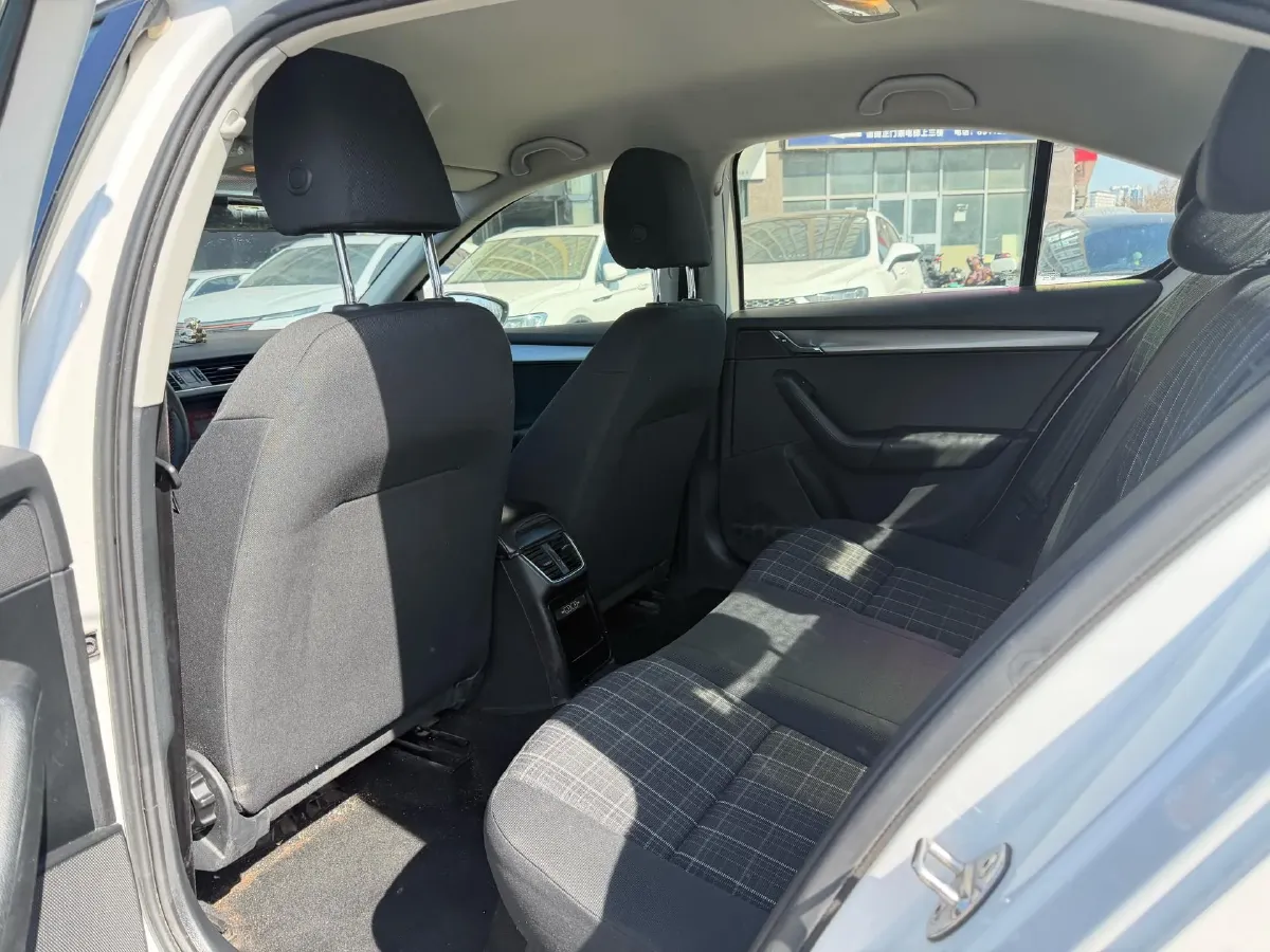 2020 Skoda Octavia 1.5L 113HP L4 6AT,autocango,china used car exporter,china ev exporter,chinese used car exporter,chinese used ev exporter