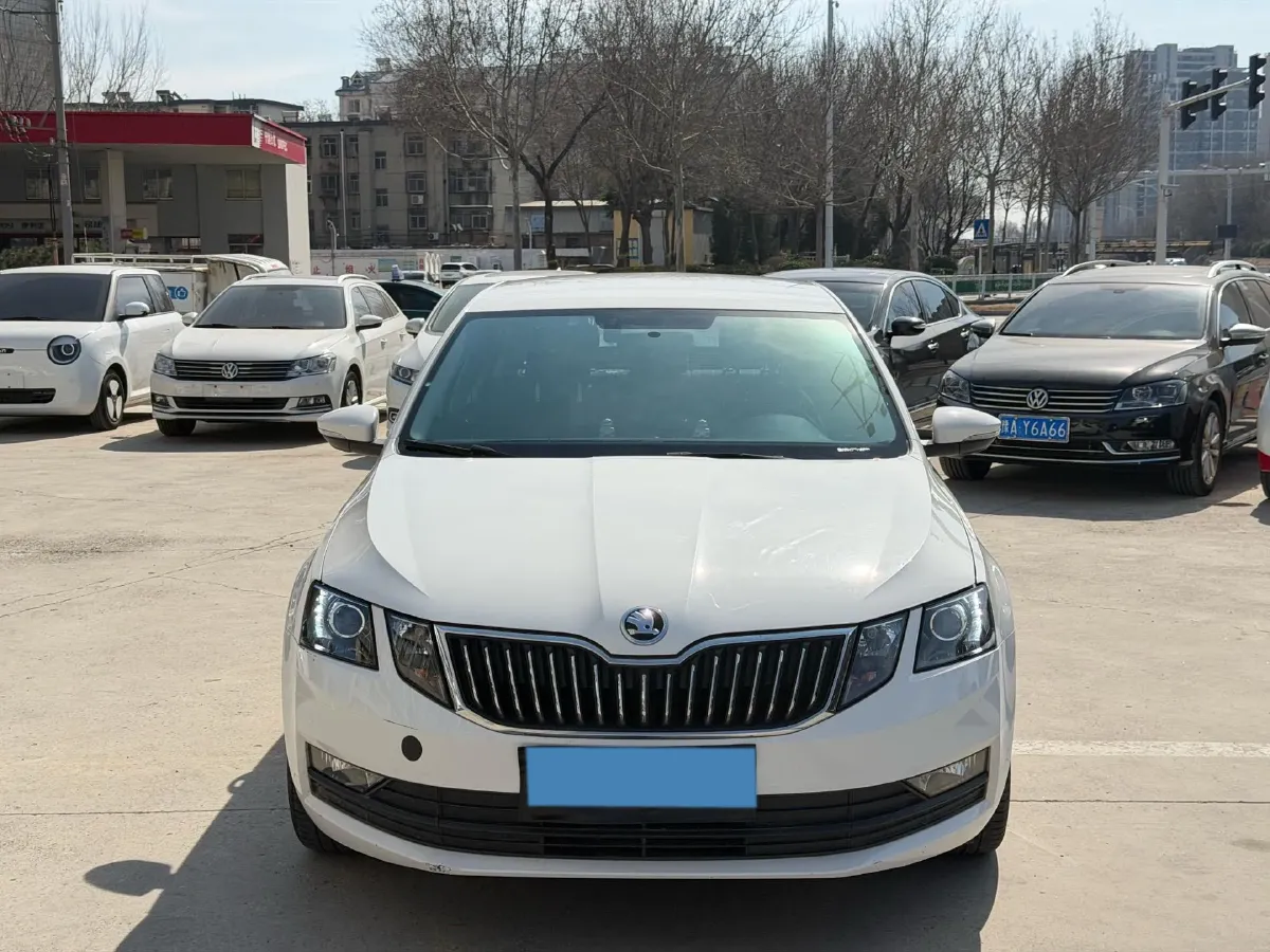 2020 Skoda Octavia 1.5L 113HP L4 6AT,autocango,china used car exporter,china ev exporter,chinese used car exporter,chinese used ev exporter