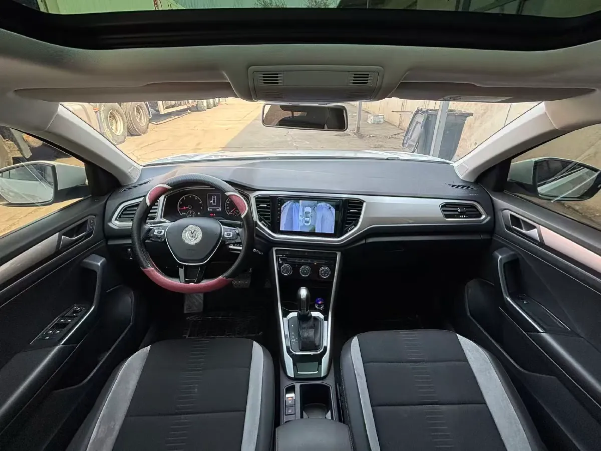 2019 Volkswagen T-Roc 1.4T 131HP L4 7DCT,autocango,china used car exporter,china ev exporter,chinese used car exporter,chinese used ev exporter