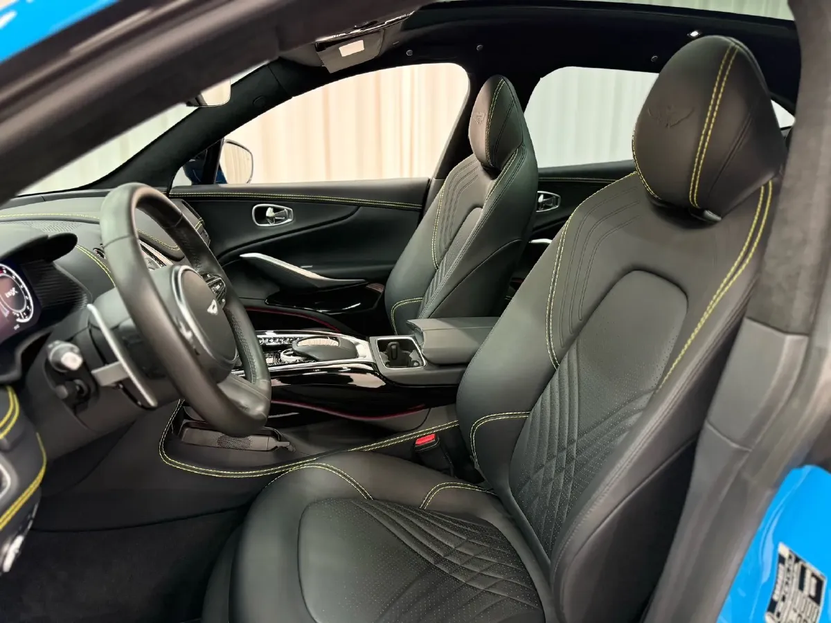 2022 Aston Martin DBX 3.0T 435HP L6 9AT,autocango,china used car exporter,china ev exporter,chinese used car exporter,chinese used ev exporter