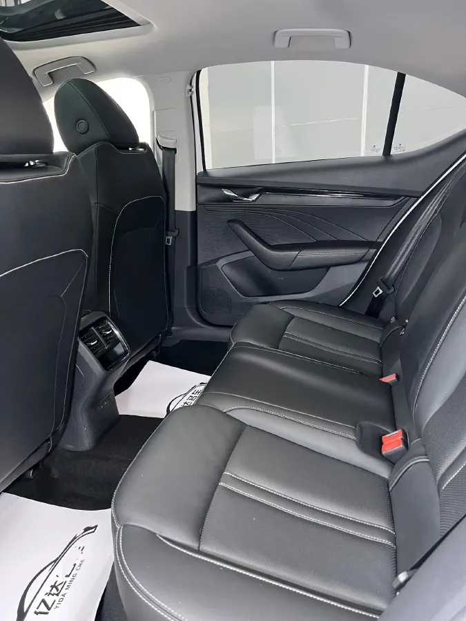 2021 Skoda Octavia 1.4T 150HP L4 7DCT,autocango,china used car exporter,china ev exporter,chinese used car exporter,chinese used ev exporter