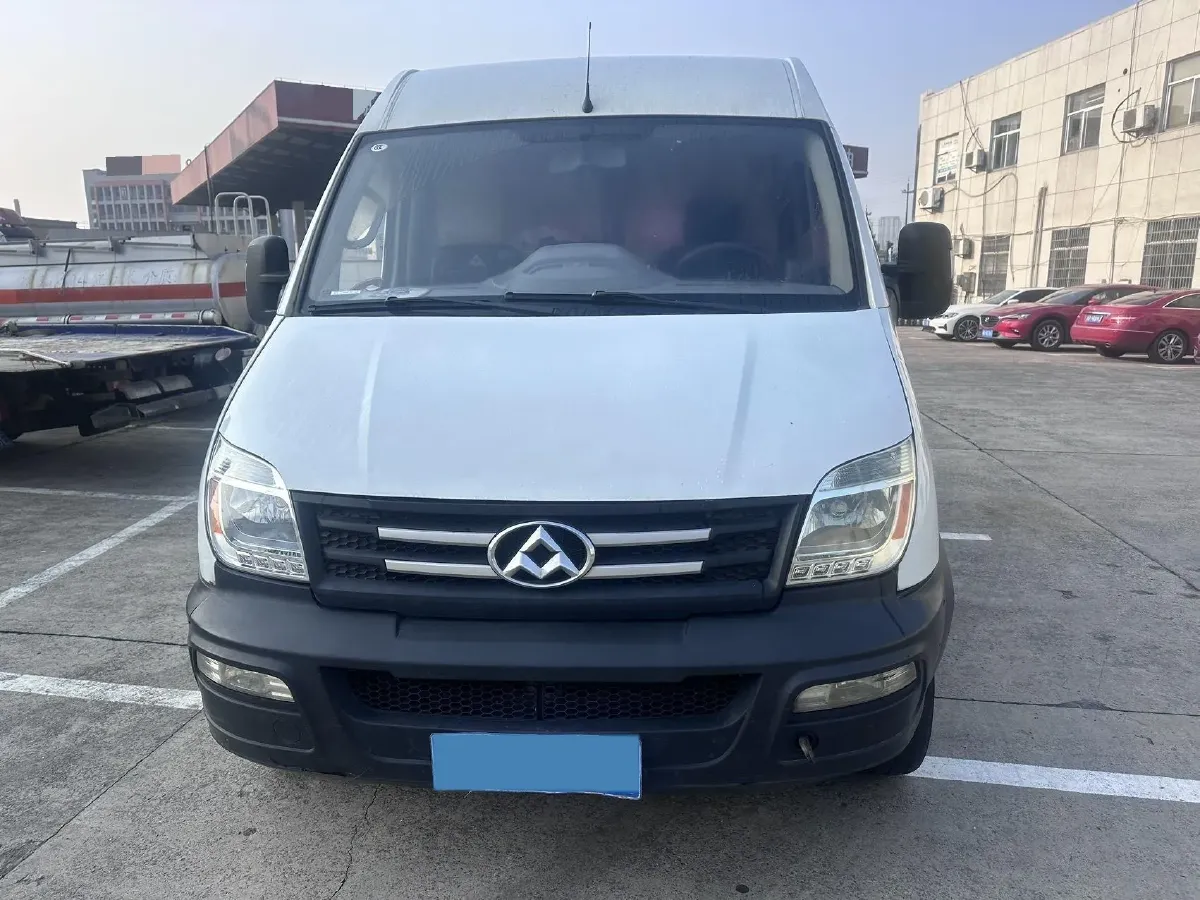 2020 MAXUS XinTu V80 2.5T 136HP L4 6MT,autocango,china used car exporter,china ev exporter,chinese used car exporter,chinese used ev exporter