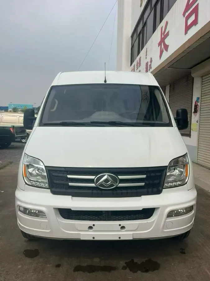 2021 MAXUS XinTu V80 2.0T 127HP L4 6MT,autocango,china used car exporter,china ev exporter,chinese used car exporter,chinese used ev exporter