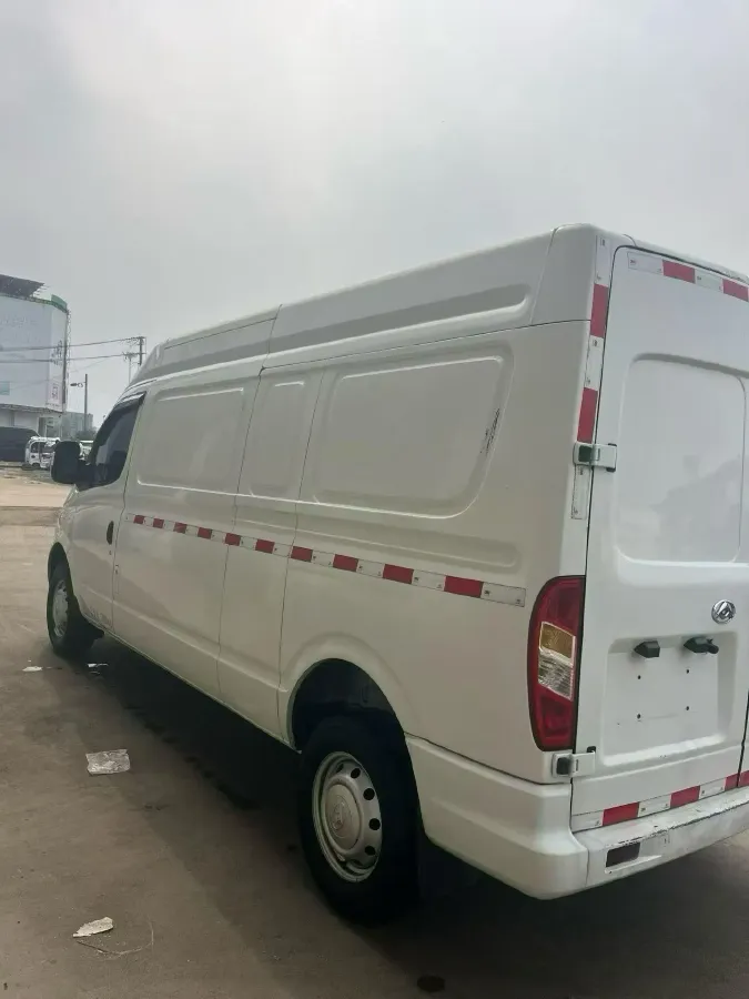 2021 MAXUS XinTu V80 2.0T 127HP L4 6MT,autocango,china used car exporter,china ev exporter,chinese used car exporter,chinese used ev exporter
