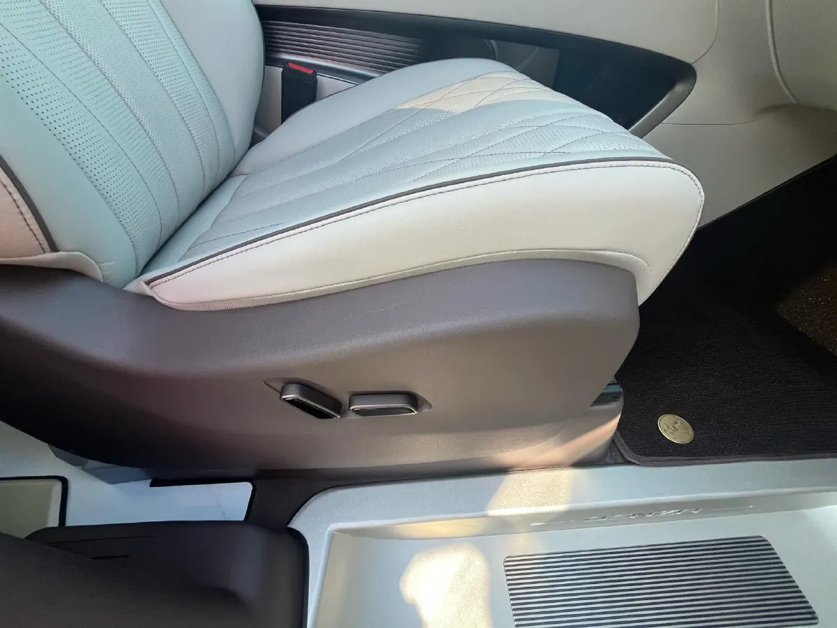 2022 Mercedes-Benz GLC Class 2.0T 197HP L4 9AT,autocango,china used car exporter,china ev exporter,chinese used car exporter,chinese used ev exporter