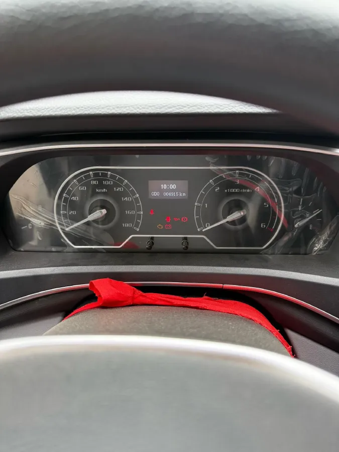 2021 MAXUS XinTu V80 2.0T 127HP L4 6MT,autocango,china used car exporter,china ev exporter,chinese used car exporter,chinese used ev exporter