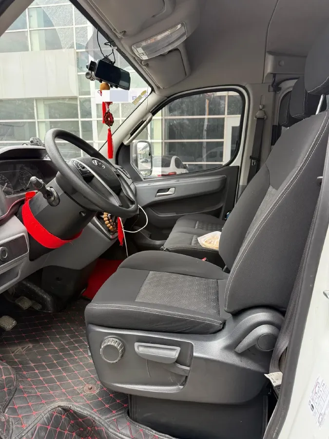 2021 MAXUS XinTu V80 2.0T 127HP L4 6MT,autocango,china used car exporter,china ev exporter,chinese used car exporter,chinese used ev exporter