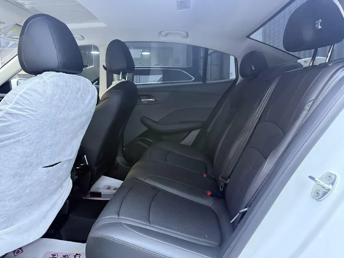 2026 Roewe i5 1.5L 129HP L4 CVT,autocango,china used car exporter,china ev exporter,chinese used car exporter,chinese used ev exporter