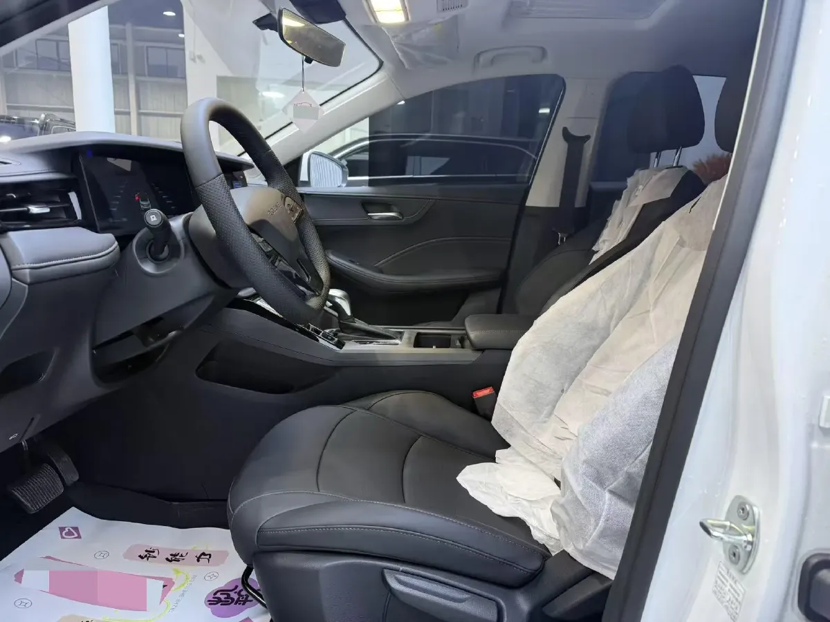 2026 Roewe i5 1.5L 129HP L4 CVT,autocango,china used car exporter,china ev exporter,chinese used car exporter,chinese used ev exporter