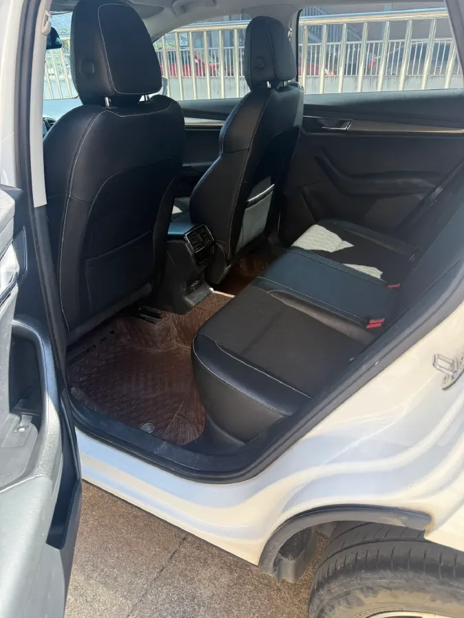 2020 Skoda Karoq 1.4T 150HP L4 7DCT,autocango,china used car exporter,china ev exporter,chinese used car exporter,chinese used ev exporter