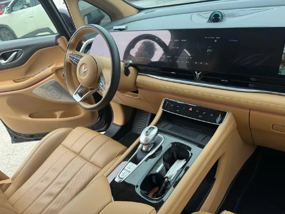 2024 Voyah Dream 1.5T 150HP L4 PHEV 43KWH,autocango,china used car exporter,china ev exporter,chinese used car exporter,chinese used ev exporter