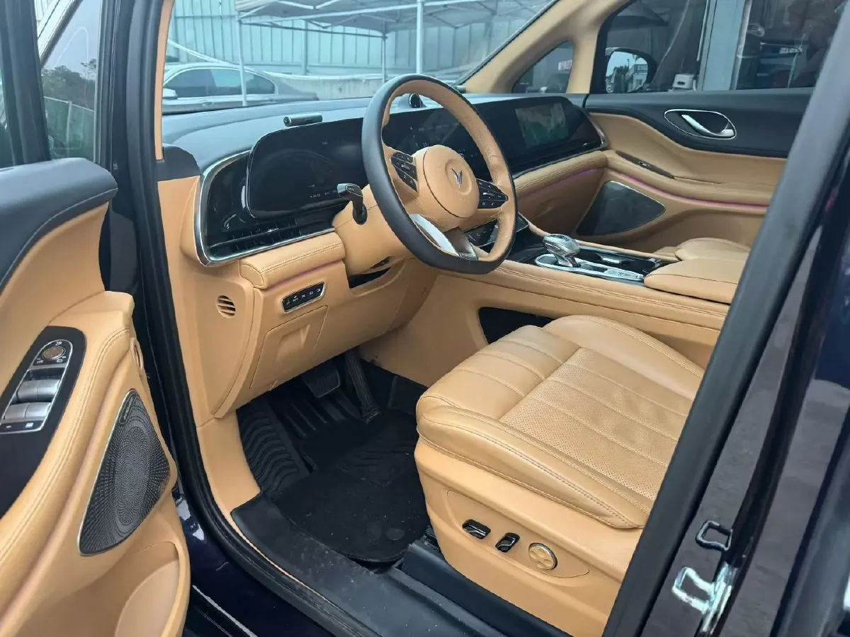 2024 Voyah Dream 1.5T 150HP L4 PHEV 43KWH,autocango,china used car exporter,china ev exporter,chinese used car exporter,chinese used ev exporter