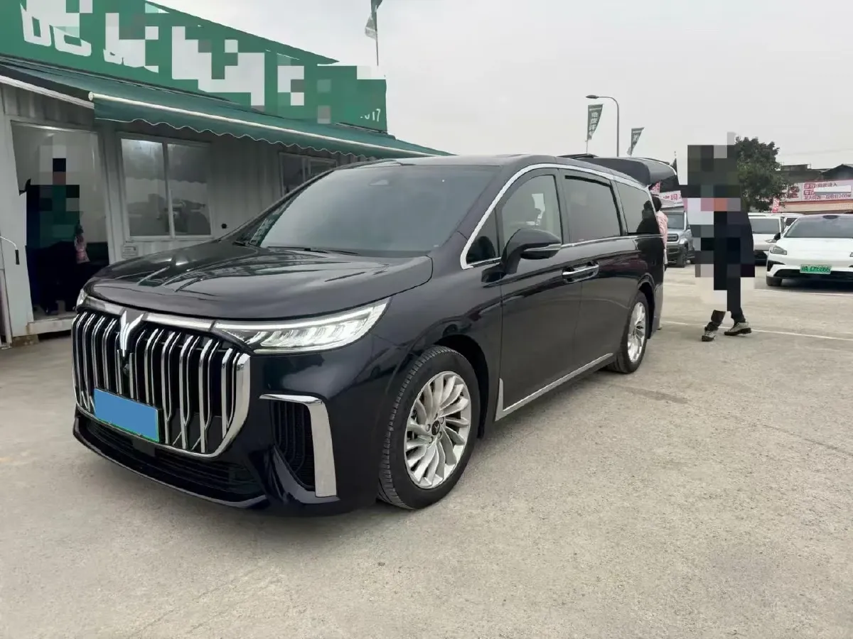 2024 Voyah Dream 1.5T 150HP L4 PHEV 43KWH,autocango,china used car exporter,china ev exporter,chinese used car exporter,chinese used ev exporter