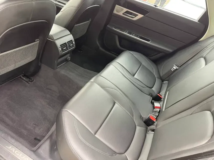 2020 Jaguar XFL 2.0T 200HP L4 8AT,autocango,china used car exporter,china ev exporter,chinese used car exporter,chinese used ev exporter