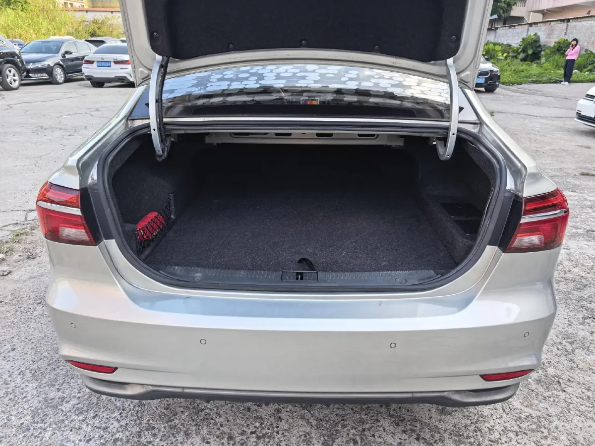 2017 Roewe i6 1.0T 125HP L3 2AT PHEV,autocango,china used car exporter,china ev exporter,chinese used car exporter,chinese used ev exporter