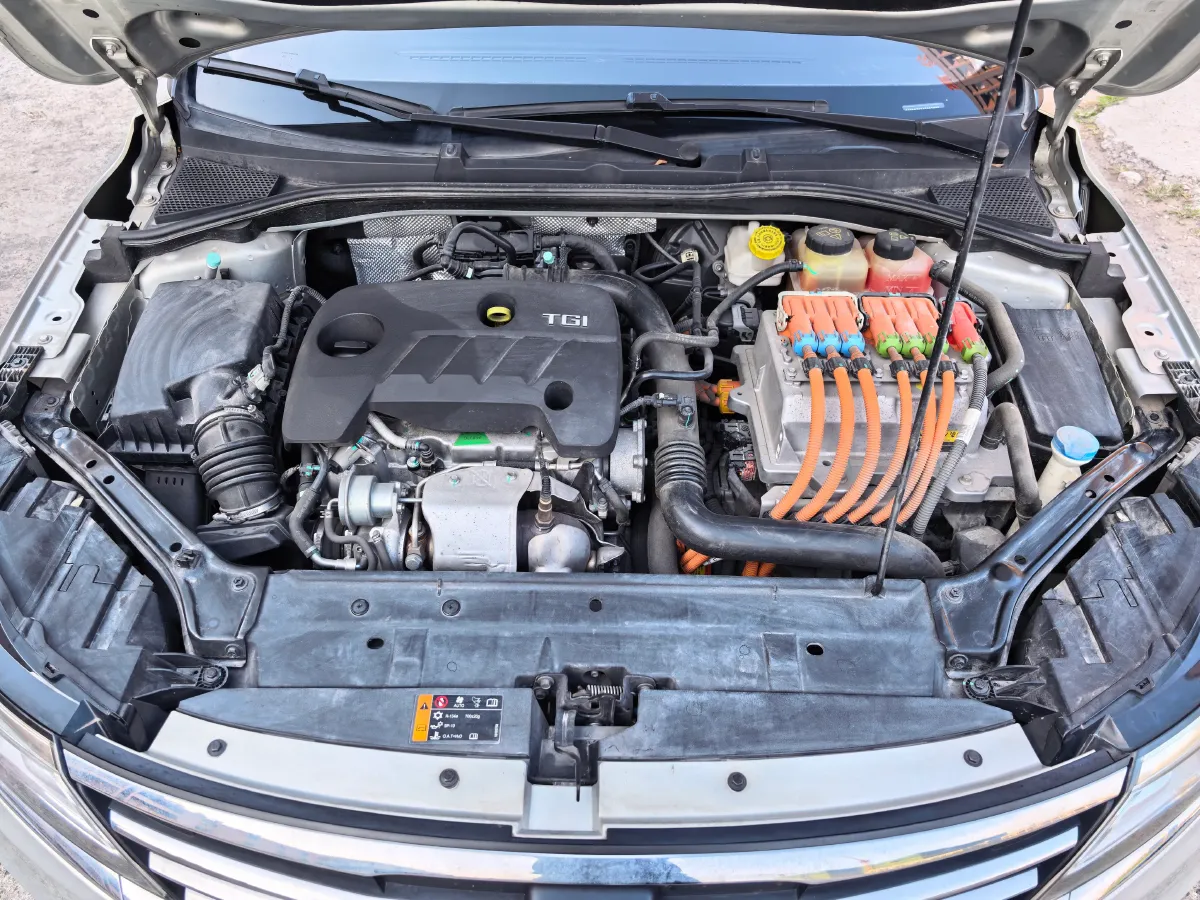 2017 Roewe i6 1.0T 125HP L3 2AT PHEV,autocango,china used car exporter,china ev exporter,chinese used car exporter,chinese used ev exporter