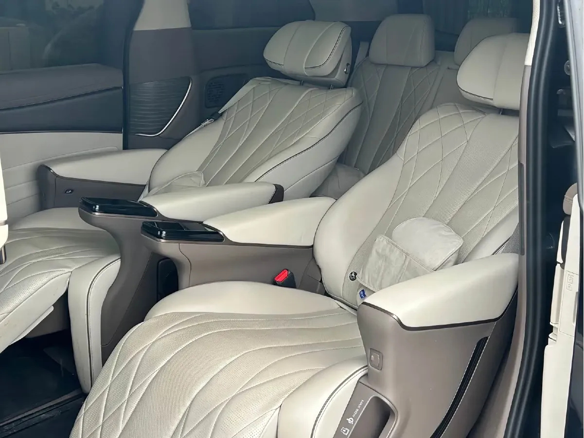 2022 Mercedes-Benz GLC Class 2.0T 197HP L4 9AT,autocango,china used car exporter,china ev exporter,chinese used car exporter,chinese used ev exporter