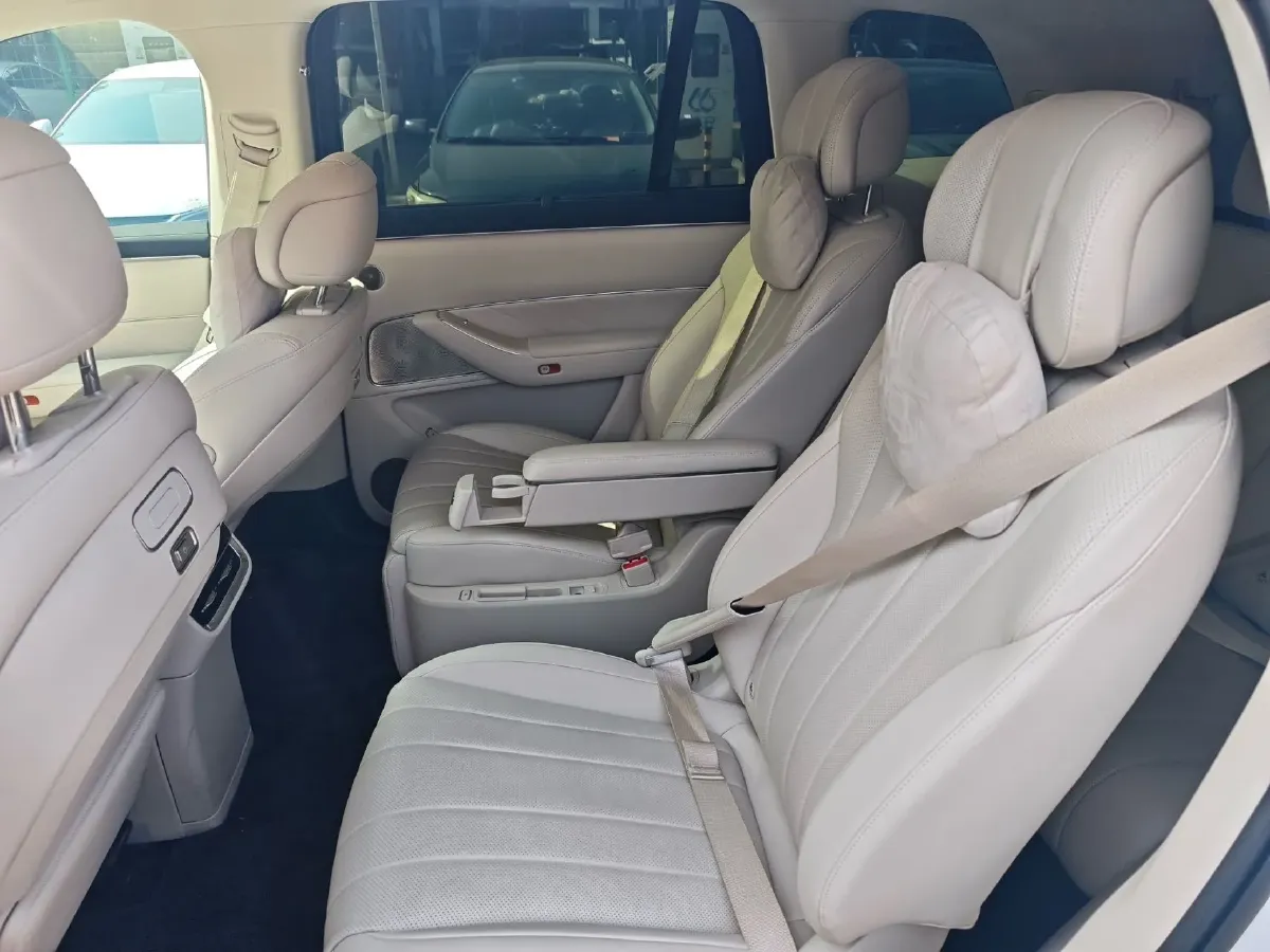 2025 AITO AITO M8 REEV 160HP REEV 53.4KWH,autocango,china used car exporter,china ev exporter,chinese used car exporter,chinese used ev exporter