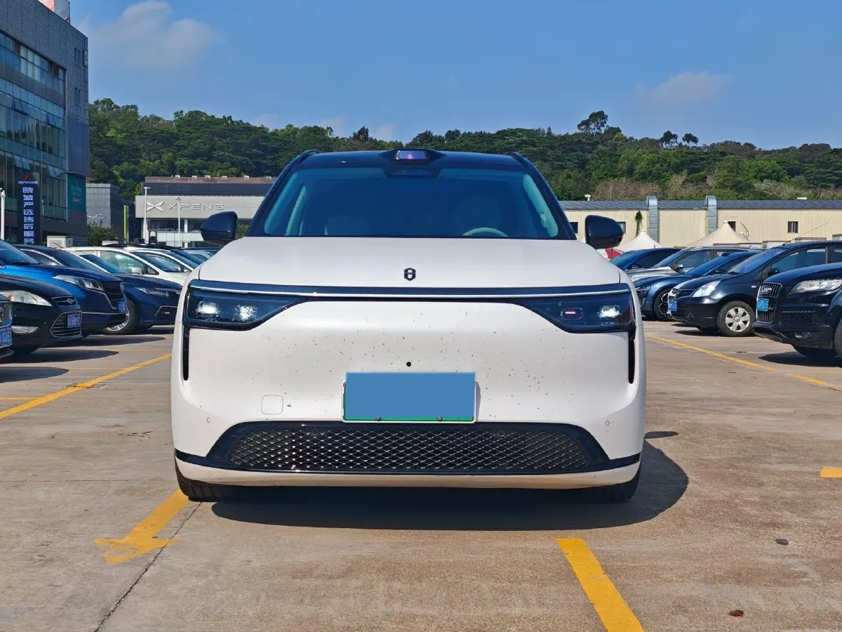 2025 AITO AITO M8 REEV 160HP REEV 53.4KWH,autocango,china used car exporter,china ev exporter,chinese used car exporter,chinese used ev exporter