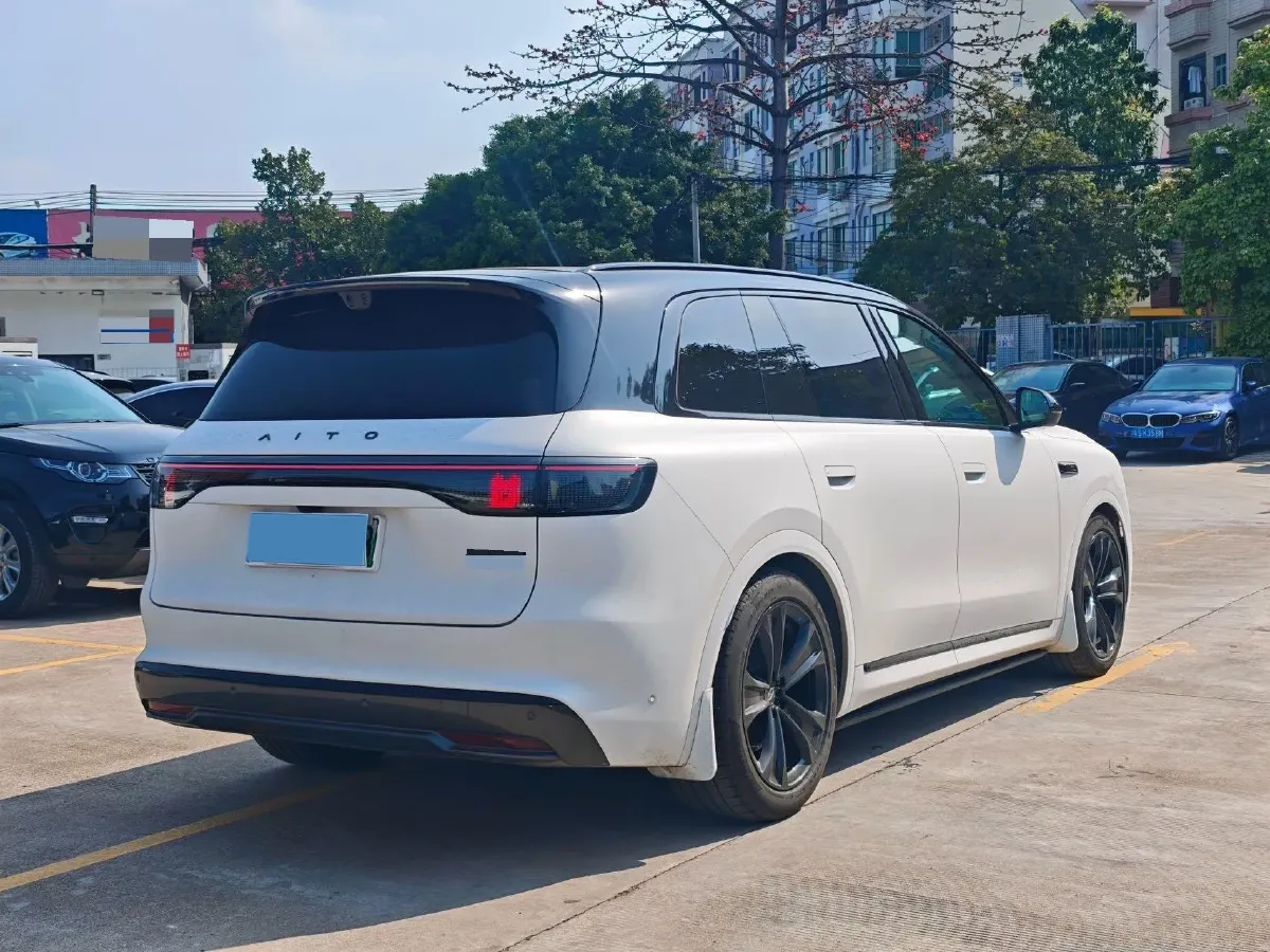 2025 AITO AITO M8 REEV 160HP REEV 53.4KWH,autocango,china used car exporter,china ev exporter,chinese used car exporter,chinese used ev exporter