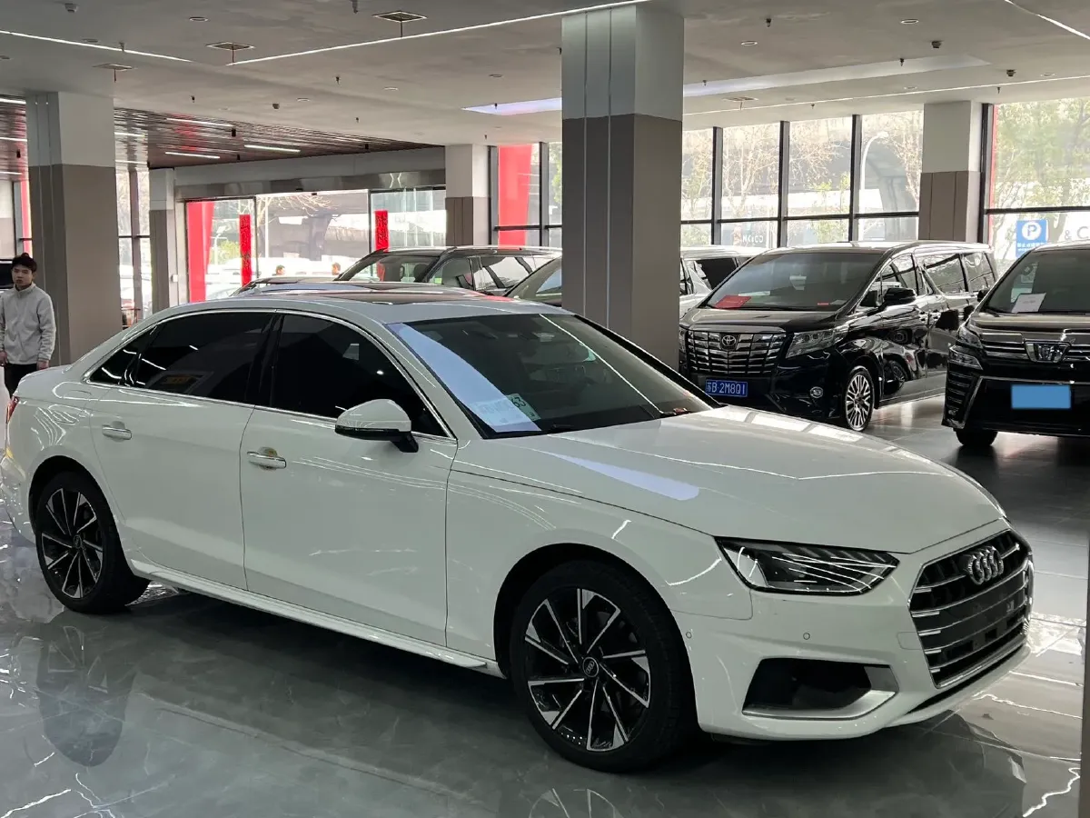 2022 Audi A4L 2.0T 190HP L4 7DCT,autocango,china used car exporter,china ev exporter,chinese used car exporter,chinese used ev exporter