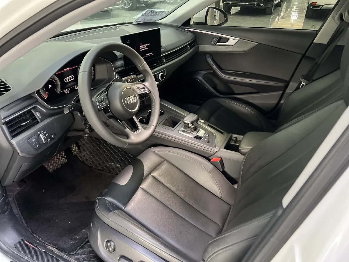 2022 Audi A4L 2.0T 190HP L4 7DCT,autocango,china used car exporter,china ev exporter,chinese used car exporter,chinese used ev exporter