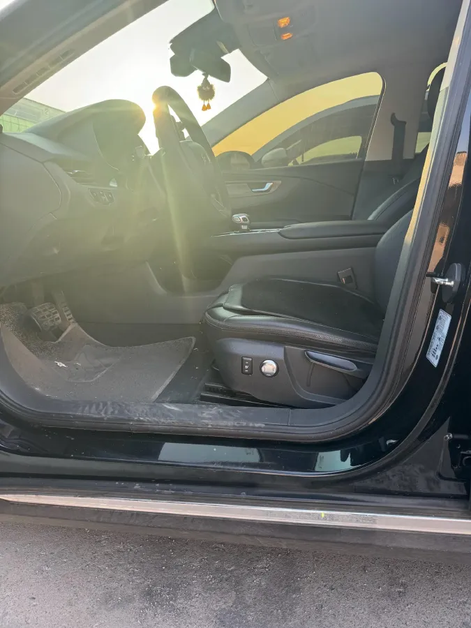 2022 HongQi E-QM5 BEV 56KWH,autocango,china used car exporter,china ev exporter,chinese used car exporter,chinese used ev exporter