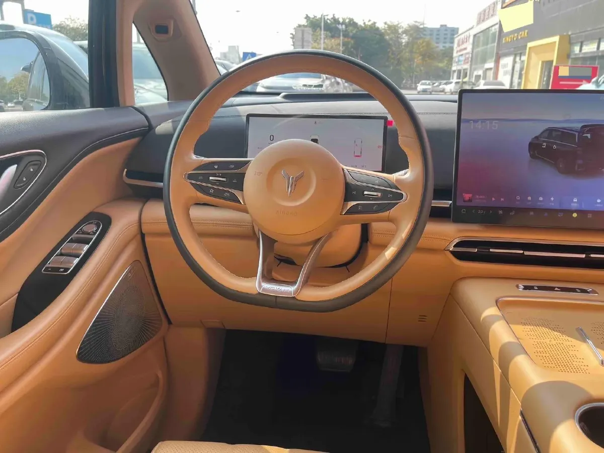 2025 Voyah Dream 1.5T 150HP L4 PHEV 41.7KWH,autocango,china used car exporter,china ev exporter,chinese used car exporter,chinese used ev exporter