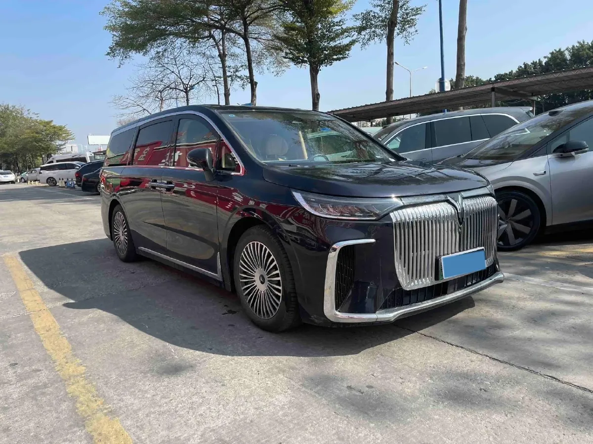 2025 Voyah Dream 1.5T 150HP L4 PHEV 41.7KWH,autocango,china used car exporter,china ev exporter,chinese used car exporter,chinese used ev exporter